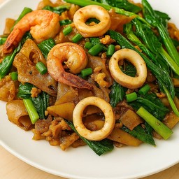 เส้นใหญ่ผัดซีอิ้วทะเล