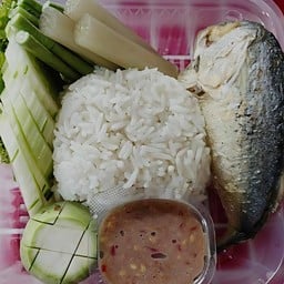 ข้าวน้ำพริกกะปิปลาทูไข่เจียว