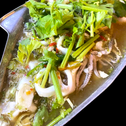 ก๋วยเตี๋ยวน้องวีร่า & บุฟเฟ่ต์หมูจุ่ม วีร่าแคมป์