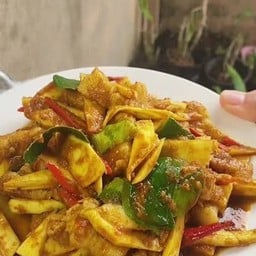 ข้าวราดหน้อไม้ผัดพริกแกงใต้