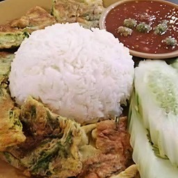ข้าวน้ำพริกกะปิไข่เจียว