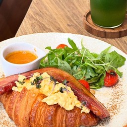 Honey glazed bacon & scramble egg