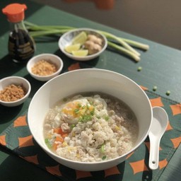 ข้าวต้มหมูร้อนๆ อบอุ่นท้อง