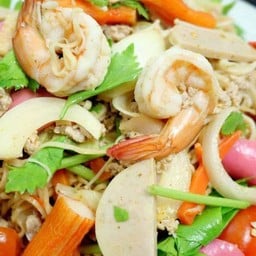 ยำมาม่ายกร้าน