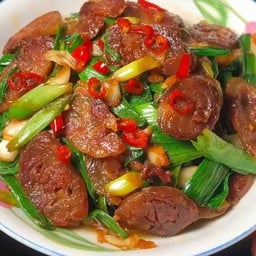 腊肠炒蒜苗 泰国腊肠