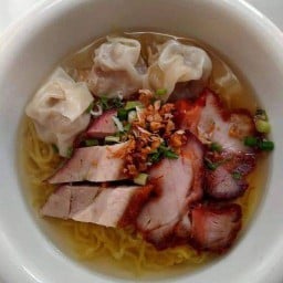 บะหมี่เกี๊ยวหมูแดงหมูกรอบ อาหมวย ราชาบะหมี่เกี๊ยวหมูแดงหมูกรอบ (เจ๊ลี สาขา 2)