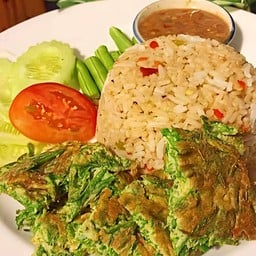 ข้าวผัดน้ำพริกกะปิไข่เจียว