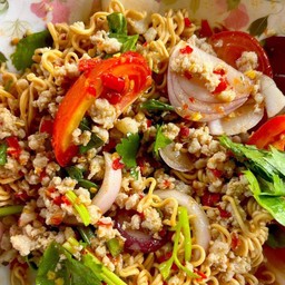 ยำมาม่าไก่สับกุ๊กๆ