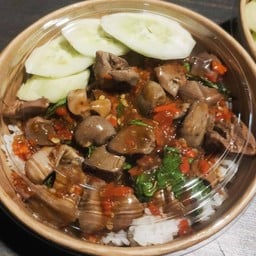 กะเพราเครื่องในไก่(ราดข้าว)