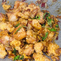 ข้าวกระเพราไก่ทอด