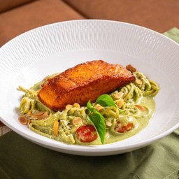 Linguini pesto, Grilled Salmon