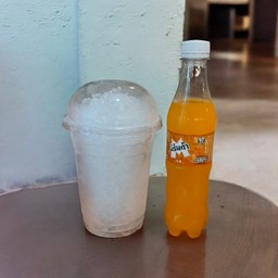 น้ำส้ม +น้ำแข็งแก้วโอ่ง