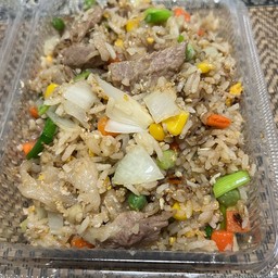 ข้าวผัดเนื้อ