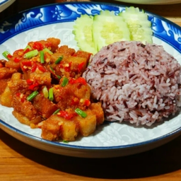 ข้าวหมูกรอบคั่วพริกเกลือ