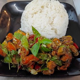 ผัดฉ่าหอยแมลงภู่ราเข้าว