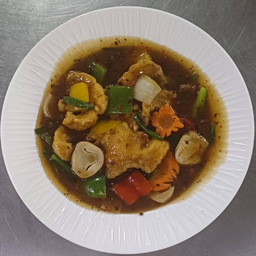 เส้นใหญ่กรอบราดหน้าปลาเก๋าเต้าซี่