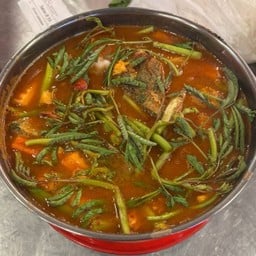 แกงส้มกุ้งผักรวม