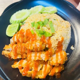 ข้าวผัดไก่กรอบ