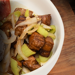 ผัดพริกสดหมูกรอบ (กับข้าว)