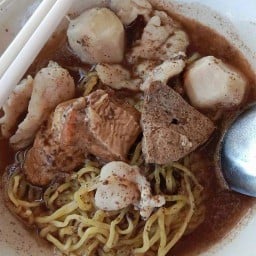 ก๋วยเตี๋ยวเรือ/ส้มตำจิ้มจุ๋ม ลมโชยไทรน้อย