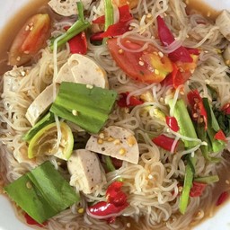 ตำเส้นเล็กหมูยอ