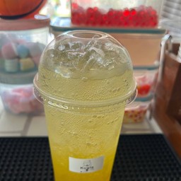 สัปปะรดโซดา