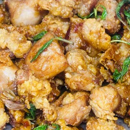 (กับข้าว)กระเพราไก่ทอด