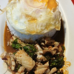 กระเพราปลาหมึก