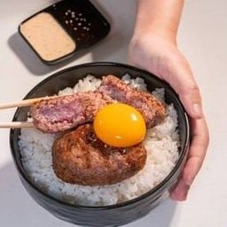 Meat Up! ต้นตำรับข้าวหน้าเนื้อ ข้าวหน้าแฮมเบิร์ก  สีลม-สาทร