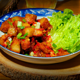 หมูกรอบคั่วพริกเกลือ (กับข้าว)