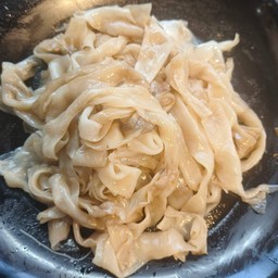 เส้นใหญ่เปล่า