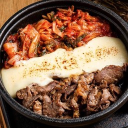 ข้าวหน้าเนื้อผัดซอส ชีสฉ่ำหอมๆ พร้อมกิมจิจุกๆ