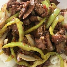 [อร่อยซ่ากับโค้ก] เครื่องในไก่ผัดพริกหยวก ราดข้าว +  โค้ก ออริจินัล (ขวด) 