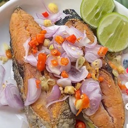 ยำปลาอินทรีหอม