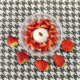 กรีกโยเกิร์ตออริจินอล 1 Scoop[S]+สตอเบอรี่+น้ำผึ้ง