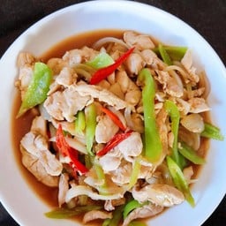 ไก่ผัดพริกหยวก เป็นกับ