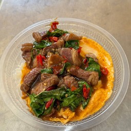 ไข้ข้นกระเพราเนื้อ