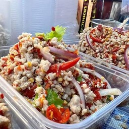 ยำโคตรหมูสับ