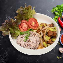 ข้าวผัดพริกสดหมูกรอบ