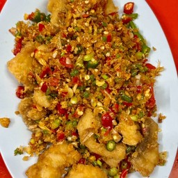 เนื้อปลาคั่วพริกเกลือ