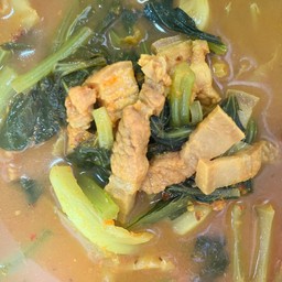 แกงส้มหมูสามชั้นไซซิ้ม