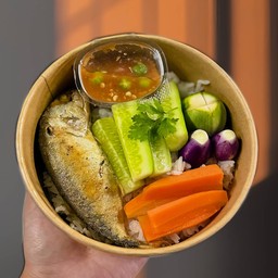 ข้าว + น้ำพริกกะปิปลาทูทอด