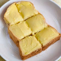 ขนมปังปิ้งแยมวนิลา