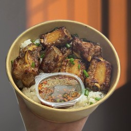 ข้าวกระดูกหมูทอด