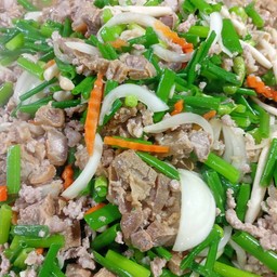 ผัดดอกหอมเครื่องในไก่