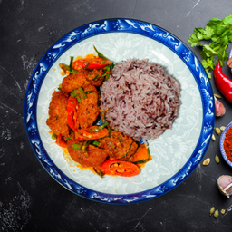 ข้าวไก่กรอบซอสพะแนง