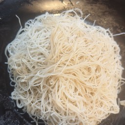 เส้นหมี่เปล่า