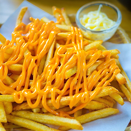 เฟรนฟรายราดข้าวโพดชีส