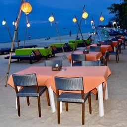 Lamai Beach Table dinning