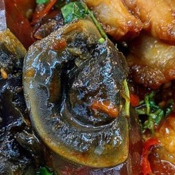 ข้าวกะเพราหมูสับไข่เยี่ยวม้าฟรีไข่ดาว